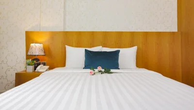 豪华大床房 — Golda Hotel